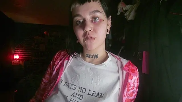 Snapshot of MoorderxDoll chatting on January 6, 3:42 am MoorderxDoll online show from January 6, 3:42 am