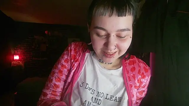 Snapshot of MoorderxDoll chatting on January 6, 9:32 pm MoorderxDoll online show from January 6, 9:32 pm