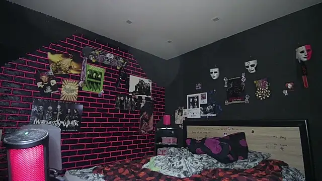 MoorderxDoll online show from March 22, 9:51 pm