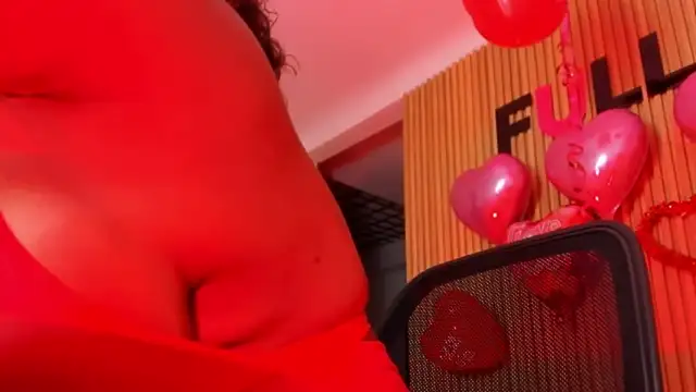 Snapshot of AliciaMiilf chatting on February 14, 8:26 pm AliciaMiilf online show from February 14, 8:26 pm