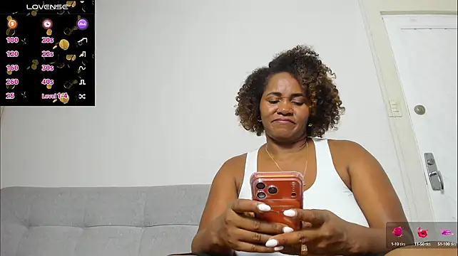 Snapshot of AliciaMiilf chatting on March 23, 10:14 pm AliciaMiilf online show from March 23, 10:14 pm