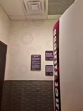 Snapshot of John19893 chatting on February 9, 1:11 am John19893 online show from February 9, 1:11 am