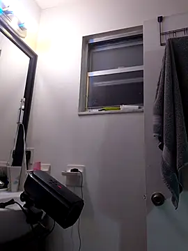 Snapshot of John19893 chatting on February 6, 10:29 am John19893 online show from February 6, 10:29 am