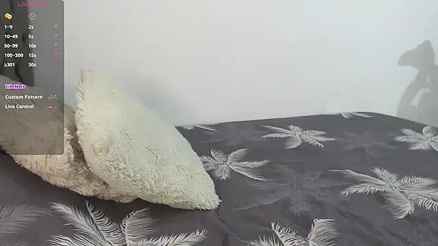 Aaronblack1  online show from December 23, 1:47 am