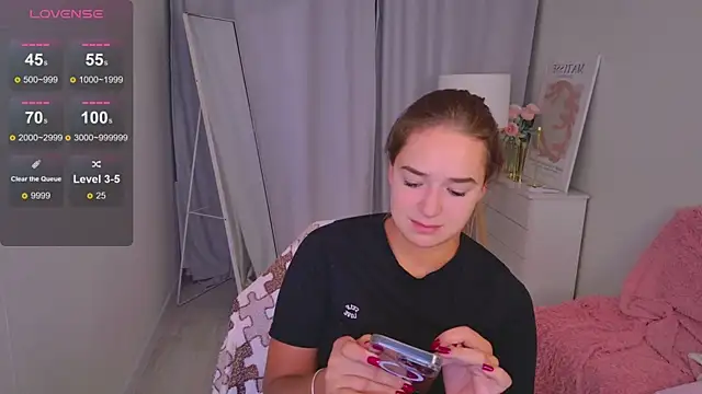 LovelyJessie online show from April 13, 1:49 pm