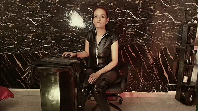Snapshot of Julieta_Wall_ chatting on September 14, 10:31 pm Julieta Wall  online show from September 14, 10:31 pm