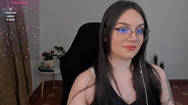 Snapshot of anaveleeez chatting on December 11, 5:21 am anaveleeez online show from December 11, 5:21 am