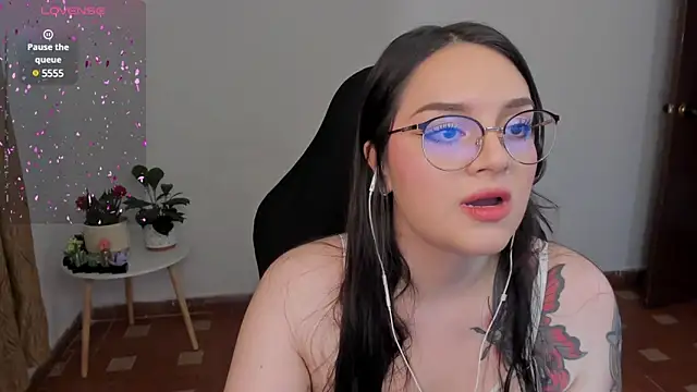 Snapshot of anaveleeez chatting on December 14, 2:56 am anaveleeez online show from December 14, 2:56 am