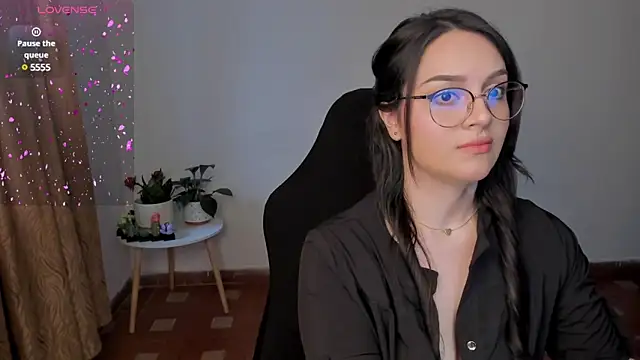 Snapshot of anaveleeez chatting on December 31, 3:09 pm anaveleeez online show from December 31, 3:09 pm