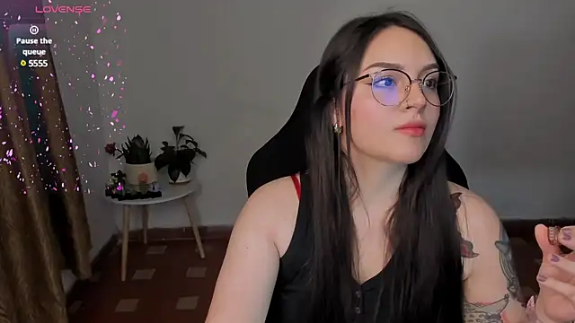 Snapshot of anaveleeez chatting on January 18, 3:31 am anaveleeez online show from January 18, 3:31 am