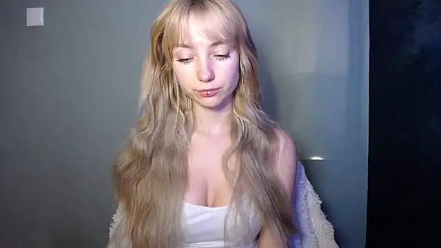 LuciaYoung online show from November 7, 7:30 am