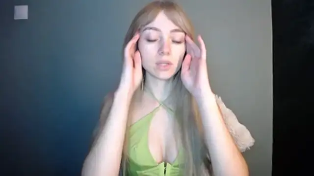 Snapshot of LuciaYoung chatting on January 11, 7:30 pm LuciaYoung online show from January 11, 7:30 pm