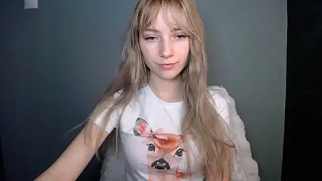 Snapshot of LuciaYoung chatting on January 13, 7:52 pm LuciaYoung online show from January 13, 7:52 pm