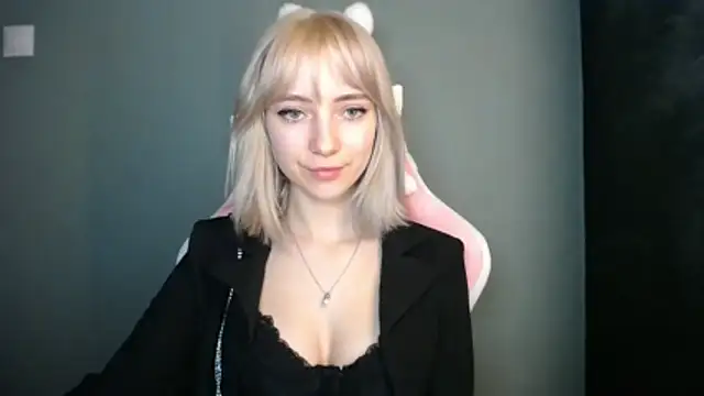 LuciaYoung online show from March 21, 8:23 pm