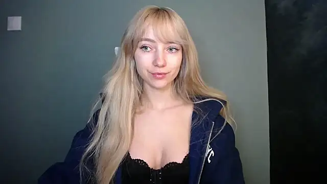 LuciaYoung online show from April 15, 6:15 pm