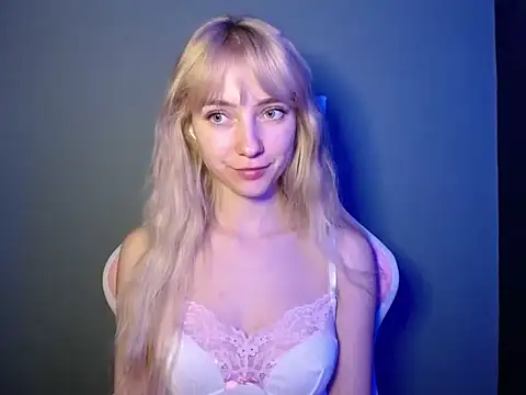 LuciaYoung online show from May 5, 6:27 pm