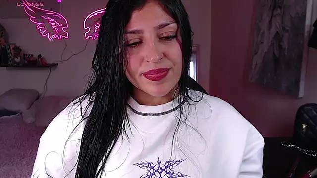 MissDennise online show from October 18, 6:08 pm