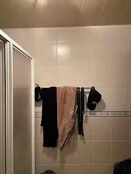 Snapshot of hihi0169 chatting on December 10, 2:17 pm hihi0169 online show from December 10, 2:17 pm