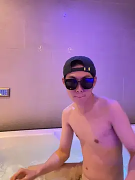 Snapshot of hihi0169 chatting on December 13, 1:33 pm hihi0169 online show from December 13, 1:33 pm