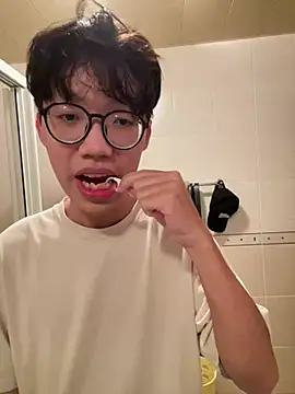 Snapshot of hihi0169 chatting on December 15, 2:16 pm hihi0169 online show from December 15, 2:16 pm