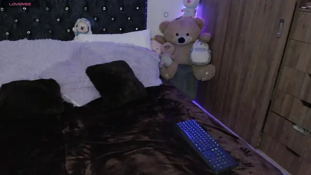 Snapshot of Maiaa_evans chatting on December 28, 12:26 am Maiaa evans online show from December 28, 12:26 am