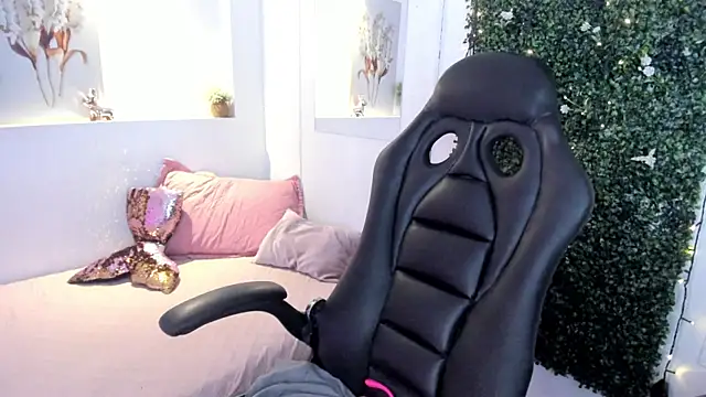 Snapshot of Abby_Mae_ chatting on January 8, 6:09 am Abby Mae online show from January 8, 6:09 am