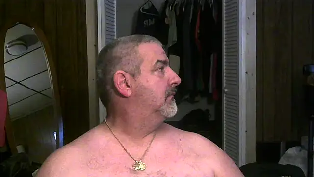 Snapshot of fire193 chatting on December 15, 1:10 am fire193 online show from December 15, 1:10 am