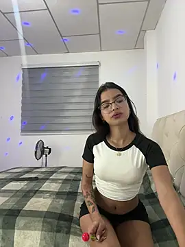 Melanyeee online show from February 24, 3:15 am