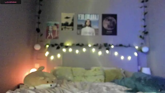 Anisawithlove online show from December 12, 8:10 pm