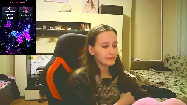 Snapshot of babywaifu chatting on October 2, 12:28 am babywaifu online show from October 2, 12:28 am