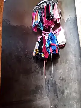 Snapshot of pretty_amaal chatting on December 15, 12:17 pm pretty amaal online show from December 15, 12:17 pm