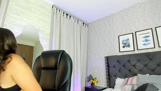 emma  smith1 online show from February 6, 1:54 pm