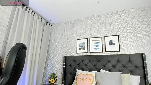 emma  smith1 online show from February 19, 12:22 pm