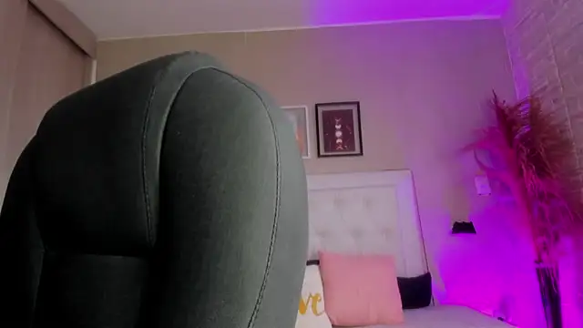 emma  smith1 online show from March 7, 12:24 pm