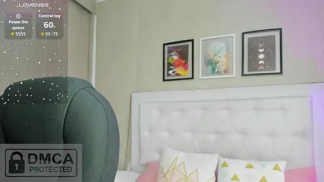 emma  smith1 online show from April 8, 12:27 pm