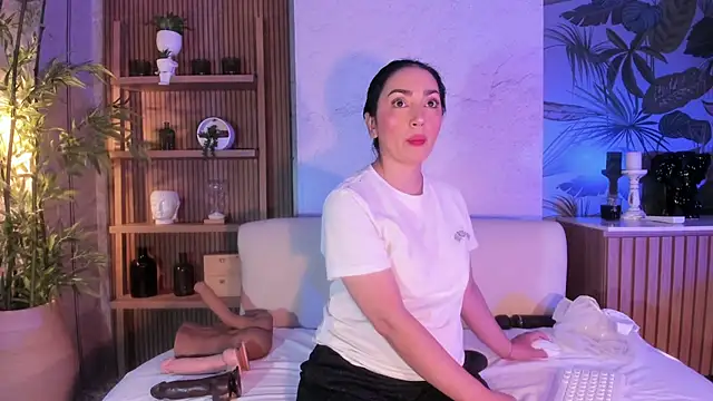 Snapshot of LIAH_IZUMI chatting on February 12, 1:17 pm LIAH IZUMI online show from February 12, 1:17 pm