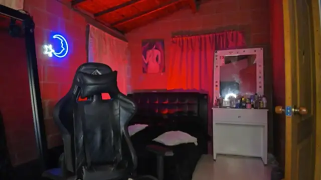 Snapshot of johedija chatting on September 23, 10:46 pm johedija online show from September 23, 10:46 pm