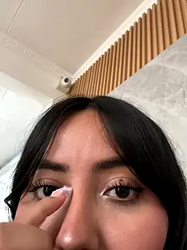 Snapshot of LucciaPorter chatting on November 20, 8:19 pm LucciaPorter online show from November 20, 8:19 pm