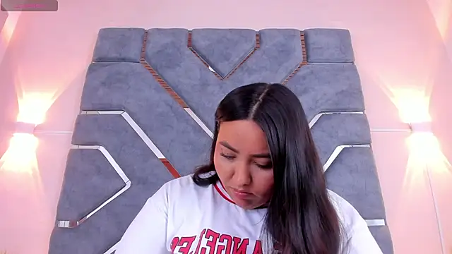 Snapshot of LucciaPorter chatting on November 21, 9:24 pm LucciaPorter online show from November 21, 9:24 pm