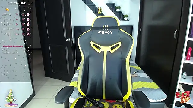 Snapshot of kendalladam chatting on December 5, 8:27 pm kendalladam online show from December 5, 8:27 pm