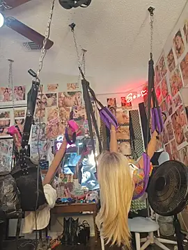 luvs2cumm69 online show from March 28, 7:08 am