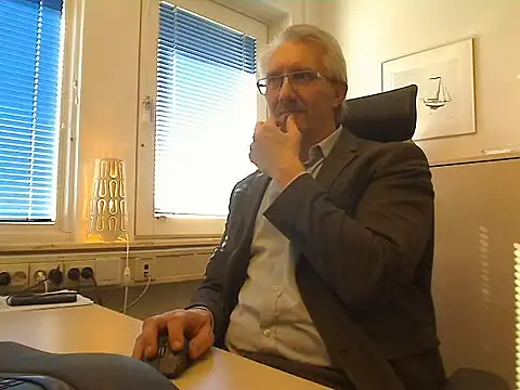tom-swede online show from April 9, 2:33 pm