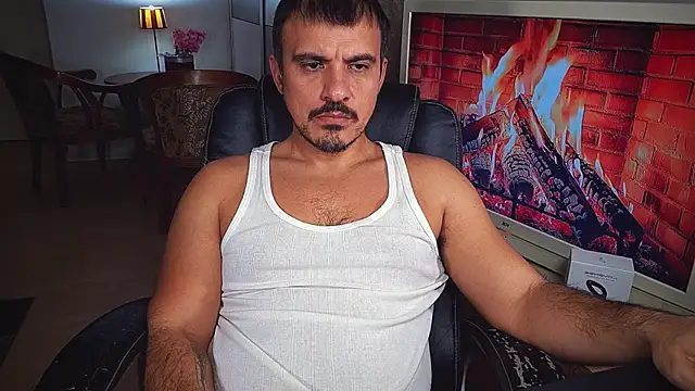 Snapshot of officeman7 chatting on December 7, 5:31 pm officeman7 online show from December 7, 5:31 pm