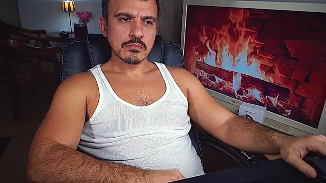 Snapshot of officeman7 chatting on December 8, 5:11 pm officeman7 online show from December 8, 5:11 pm