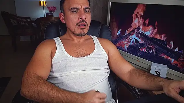 Snapshot of officeman7 chatting on December 11, 5:15 pm officeman7 online show from December 11, 5:15 pm