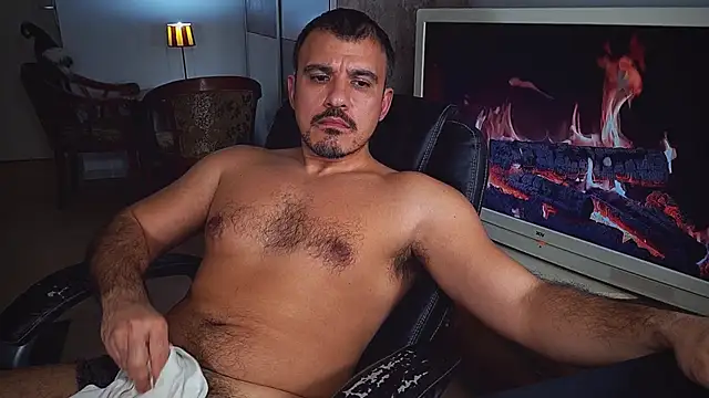 Snapshot of officeman7 chatting on December 20, 8:55 pm officeman7 online show from December 20, 8:55 pm