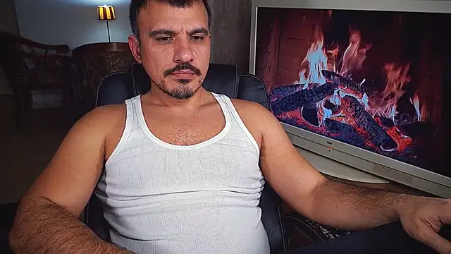 Snapshot of officeman7 chatting on December 25, 5:26 pm officeman7 online show from December 25, 5:26 pm