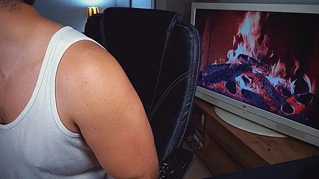 Snapshot of officeman7 chatting on January 4, 8:27 pm officeman7 online show from January 4, 8:27 pm