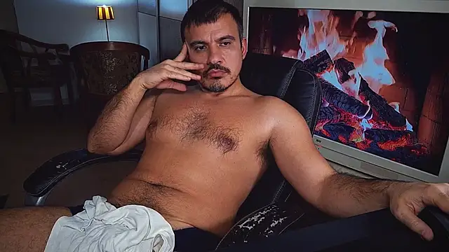 Snapshot of officeman7 chatting on January 8, 8:07 pm officeman7 online show from January 8, 8:07 pm