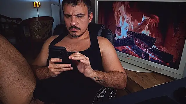 Snapshot of officeman7 chatting on January 10, 7:21 pm officeman7 online show from January 10, 7:21 pm